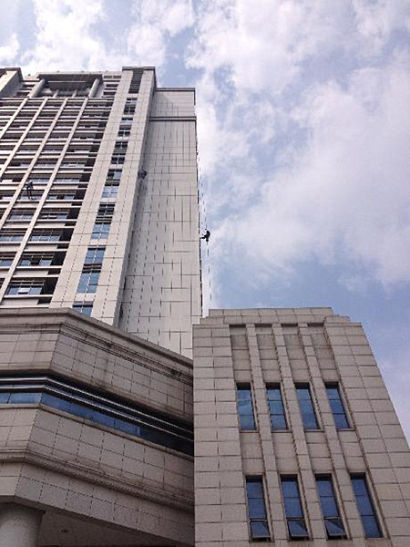 南寧興寧區政府大樓外墻清洗-南寧外墻清洗公司 南寧外墻清潔公司 南寧外墻保潔公司 南寧高空清潔公司
