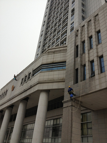 南寧興寧區政府大樓外墻清洗-南寧外墻清洗公司 南寧外墻清潔公司 南寧外墻保潔公司 南寧高空作業公司