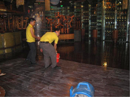 重慶蘇荷酒吧室內清潔服務-南寧專業地板打蠟清潔公司 南寧專業地板打蠟保潔公司 南寧地毯保潔公司 南寧地毯清潔公司